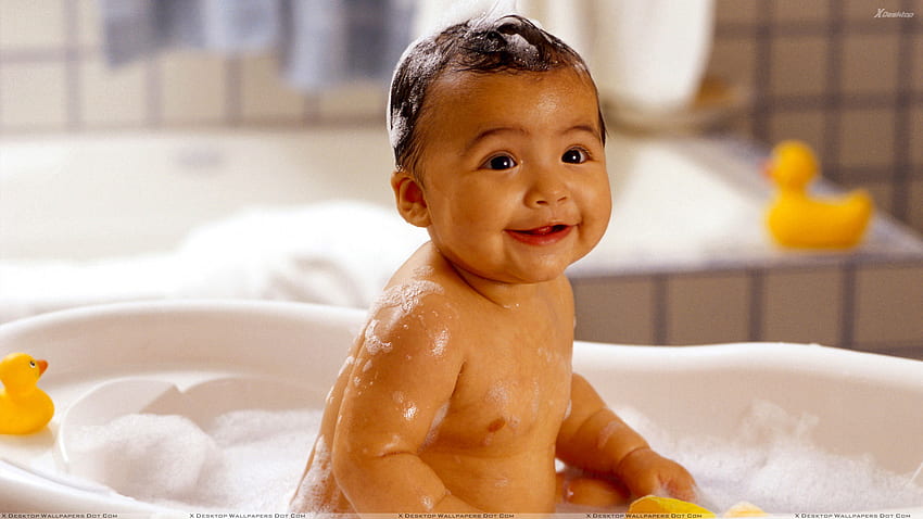 Cute Baby Smiling in Bath Tub HD wallpaper