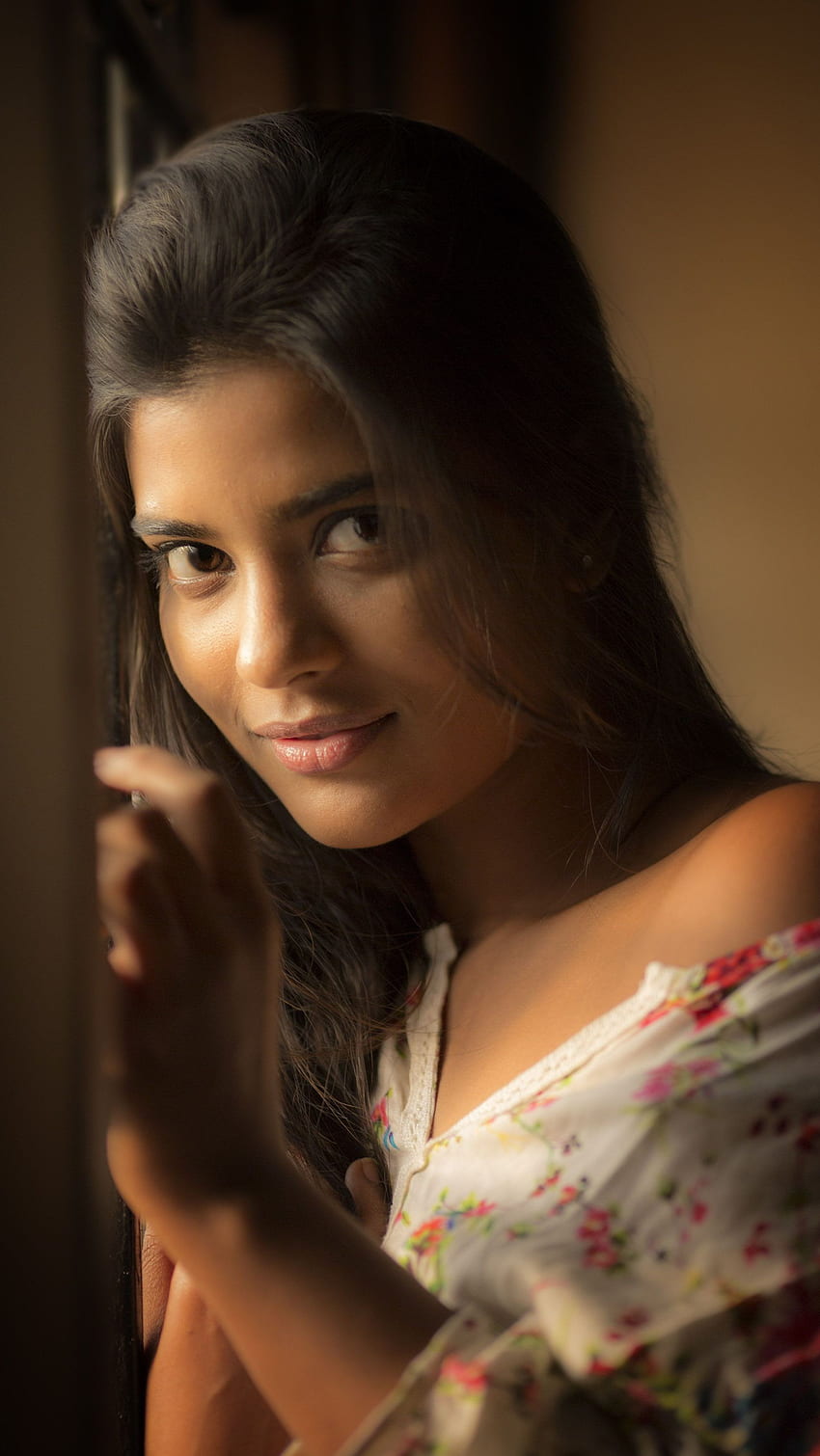 Aishwarya rajesh, tamil actress, cute HD phone wallpaper | Pxfuel