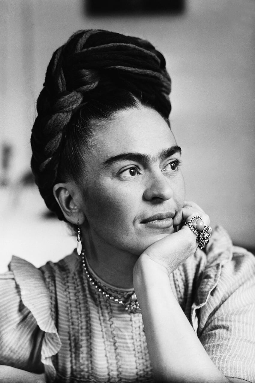 Dari Audrey Hepburn hingga Frida Kahlo: alis paling ikonik sepanjang masa. Vogue Paris, Frida Kahlo Merokok wallpaper ponsel HD