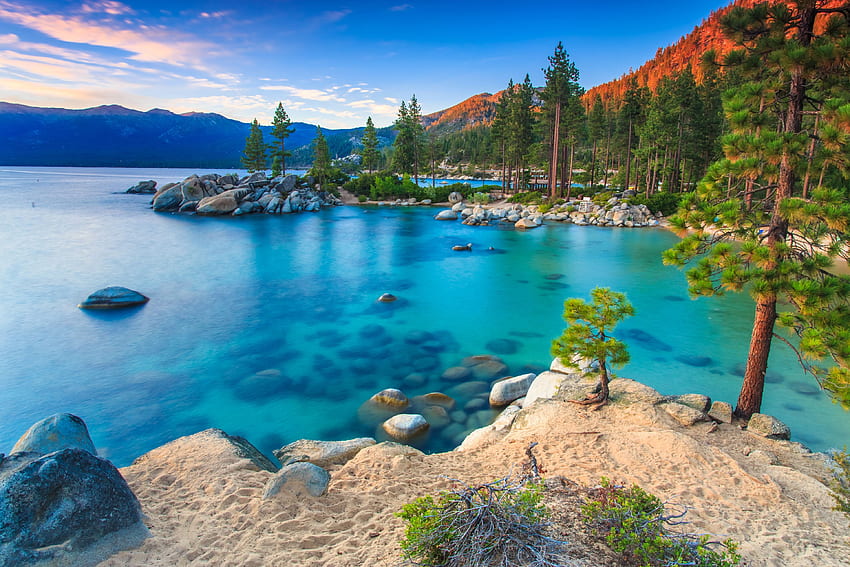 Lago Tahoe en California Ultra. fondo de pantalla