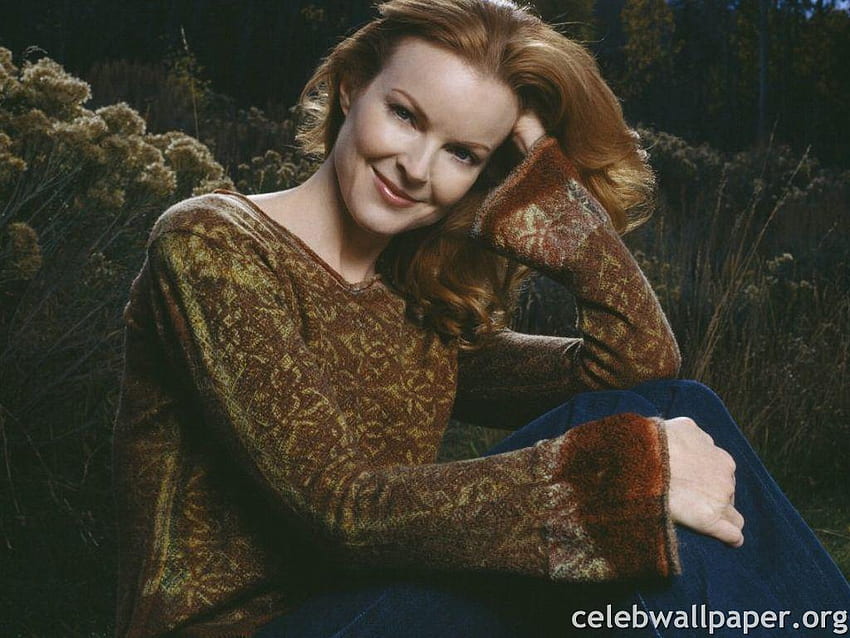 Marcia Cross, sweters, smile, eyes, red hair, actress, female HD wallpaper