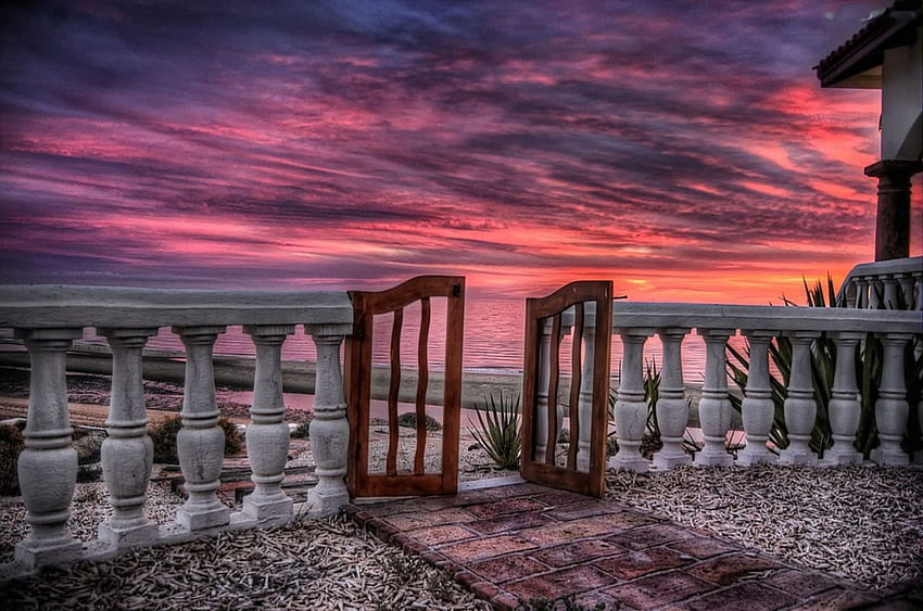 Tor zum Sonnenuntergang, Meer, Zaun, Wolken, Farben, Himmel, Strand HD-Hintergrundbild