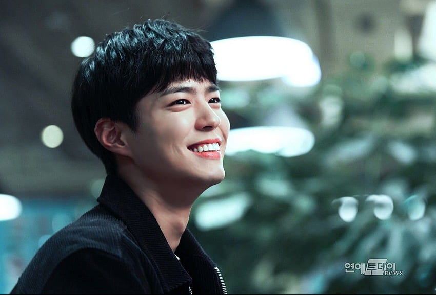 Download Reply 1988 Park Bo-gum Looking Up Wallpaper