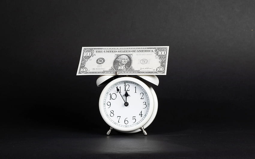 despertador blanco, el tiempo es dinero, dólares en el reloj, conceptos financieros, conceptos de dinero con resolución. Alta calidad, dinero en blanco y negro fondo de pantalla