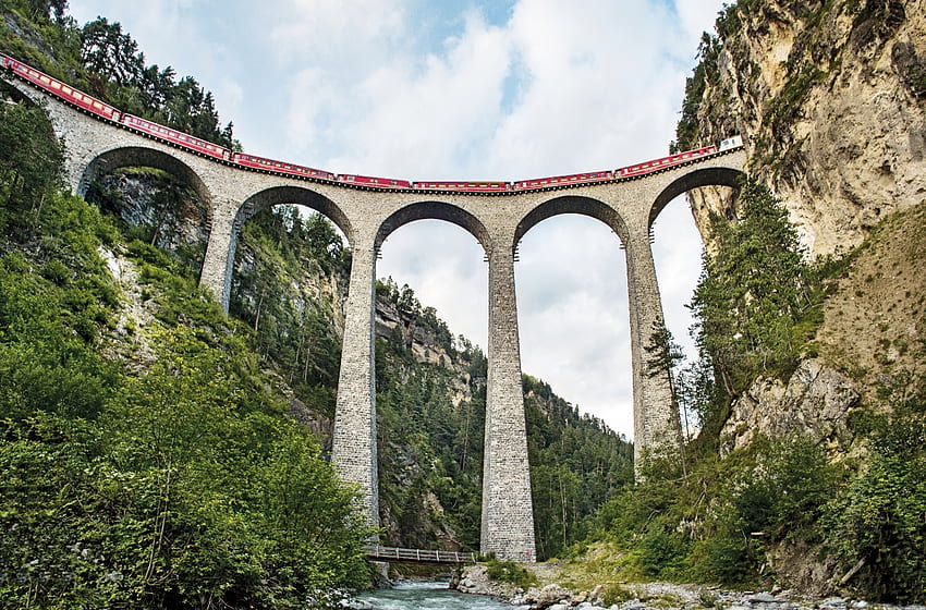 Ponte, arquitetura, trem, estrada de ferro, montanha, nuvens, árvores, trilhas, água, fluxo papel de parede HD