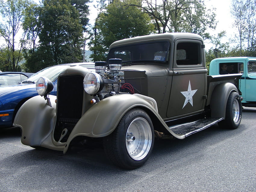 Great Looking Truck, old, classic, green, car show, truck HD wallpaper