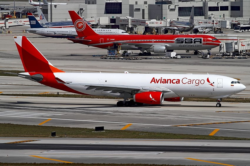 Avianca Cargo A330 200F all'aereoporto internazionale di Miami Sfondo HD