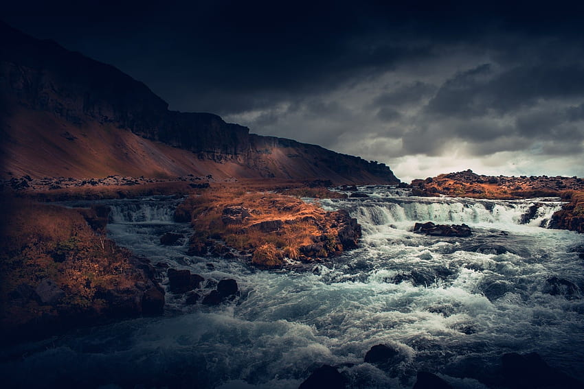 islandia, cascada, clima oscuro, montaña, rocas, 2256x1504 fresco fondo de pantalla