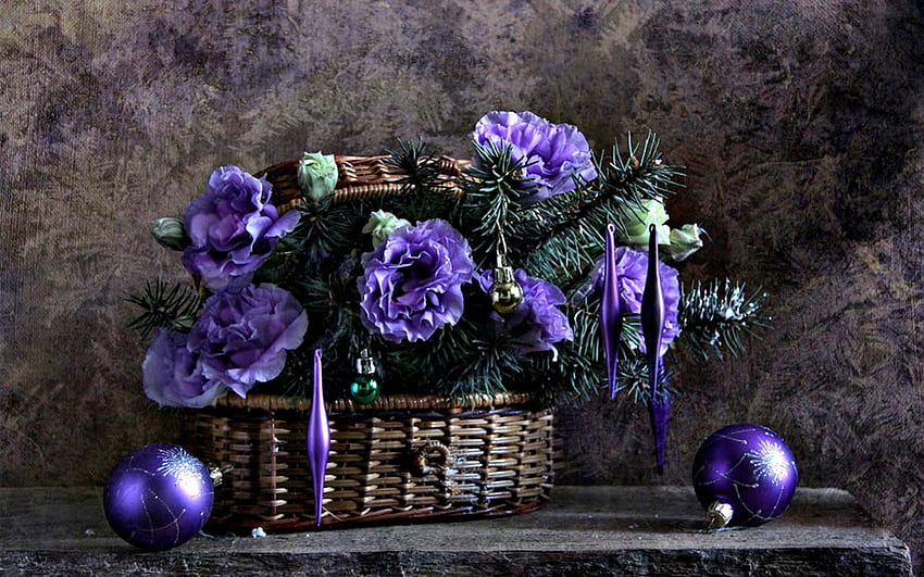 Purple Christmas, wakacje, fioletowe bombki, grafika, prezent, wesołych świąt, uroda, boże narodzenie, kosz, wakacje, świąteczna dekoracja, magiczne święta, nowy rok, bombki, wesołych świąt, prezent na boże narodzenie, magia, prezenty, kulki, piękny, fioletowy , szczęśliwego nowego roku, martwa natura, dekoracja, prezenty świąteczne, ładny, boże narodzenie, piłka, dekoracje, kwiaty, śliczny Tapeta HD