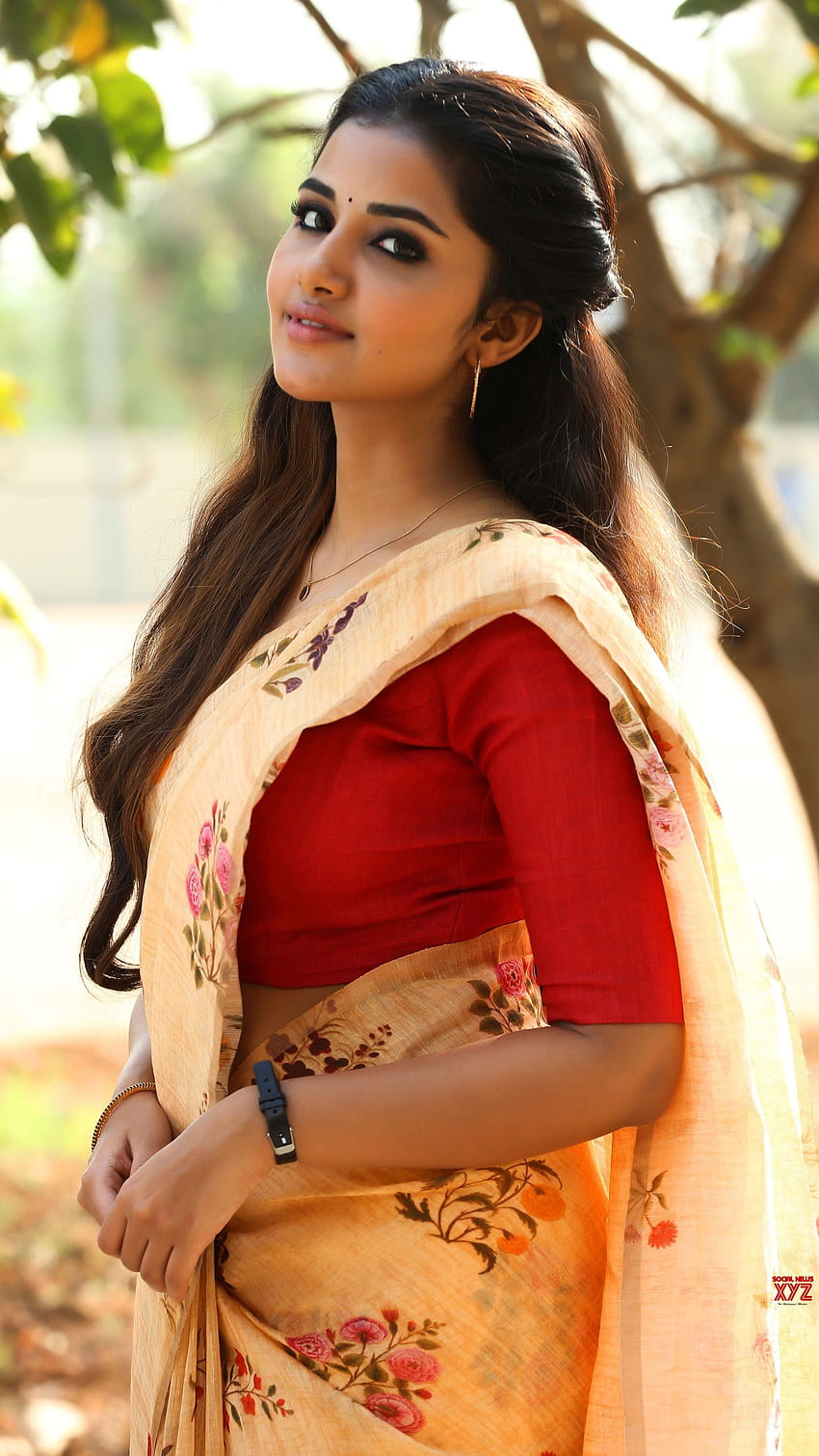 Anupama parmeshwaran, телугу актриса, любител на сари HD тапет за телефон