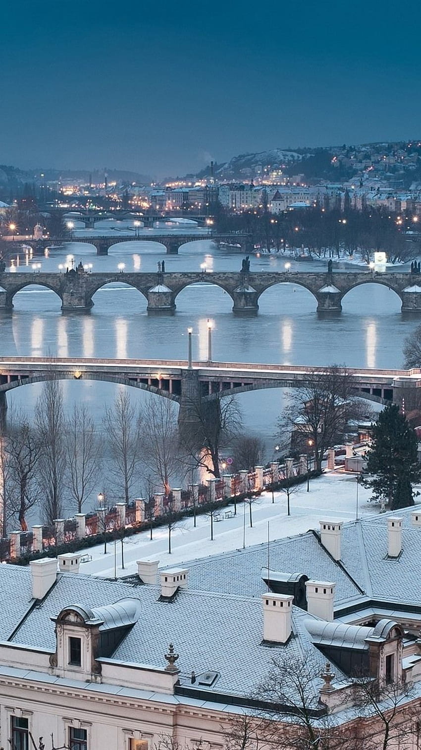 チェコ共和国、プラハ、街並み、冬、雪、橋、川 HD電話の壁紙