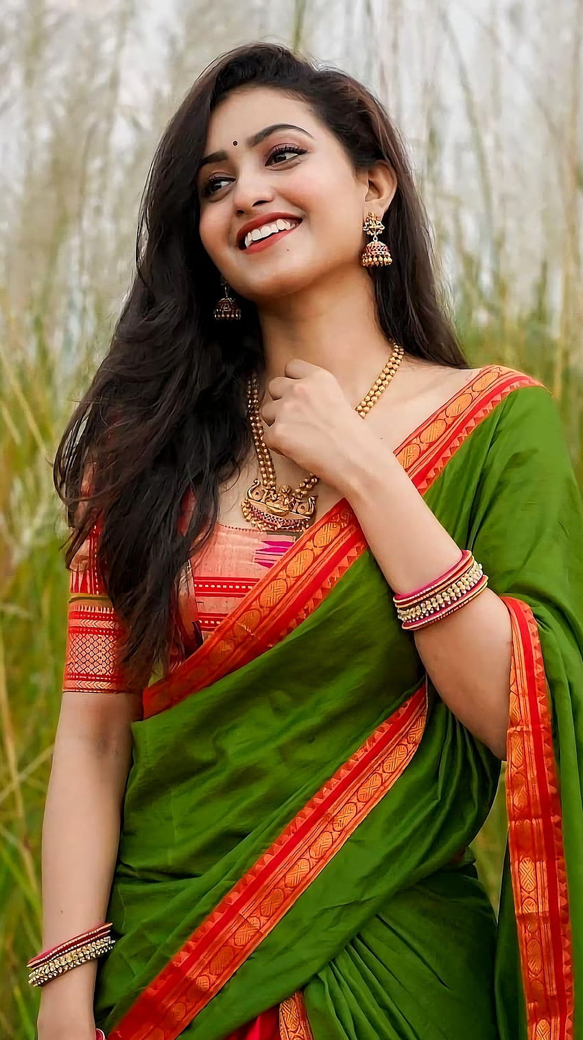 Deepika pilli, piękna sari, kotwica telugu Tapeta na telefon HD
