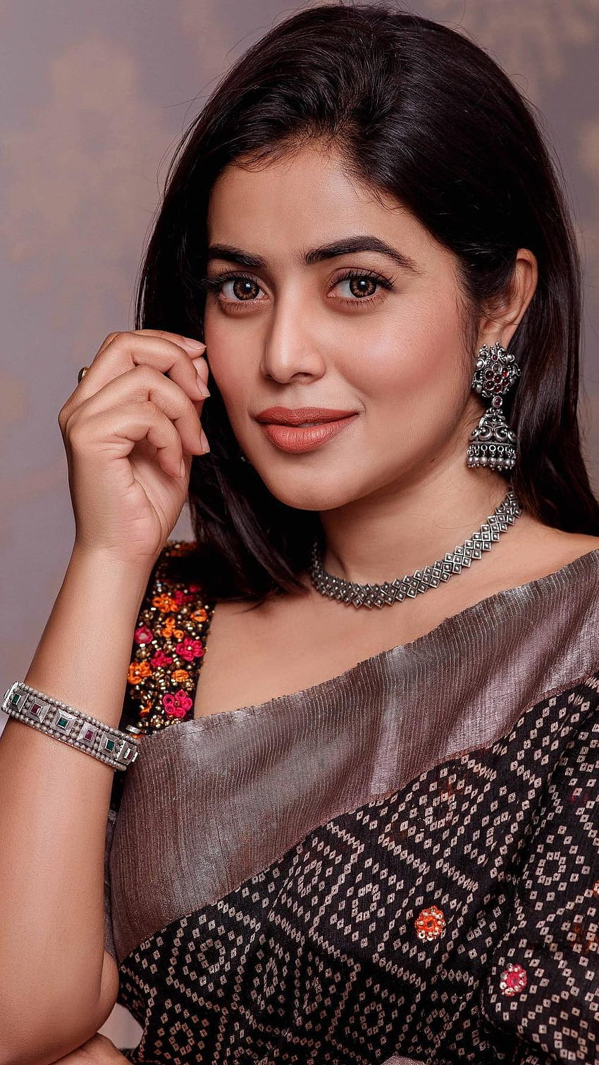 Poorna Kasim, shamana kasim, multilingual actress, model HD phone wallpaper