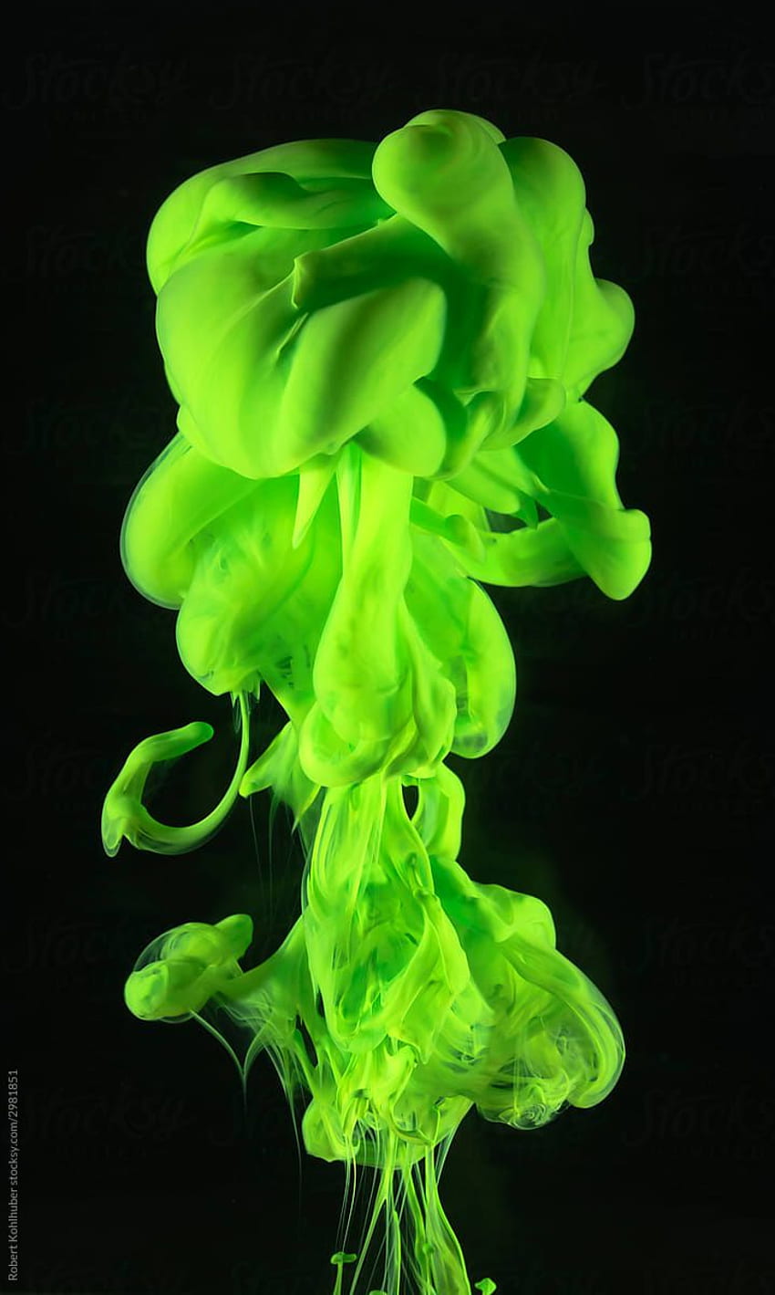 Abstrakcyjne neonowo zielone kolorowe chmury w wodzie autorstwa Roberta Kohlhubera - Cloud, Paint. Ciemnozielony, estetyczny, zielony, neonowozielony, czarny i neonowozielony iPhone Tapeta na telefon HD