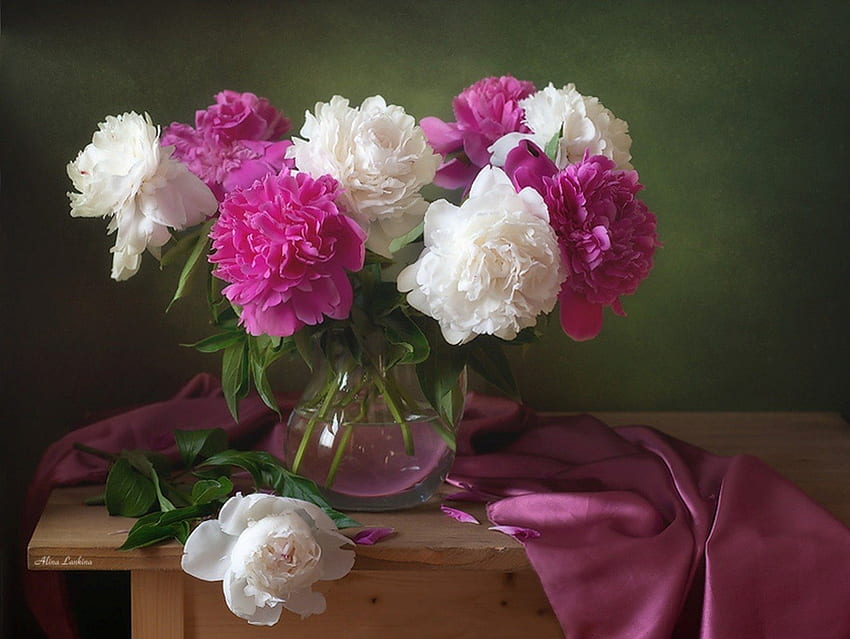 花、静物、テーブル、花びら、花瓶、布 高画質の壁紙