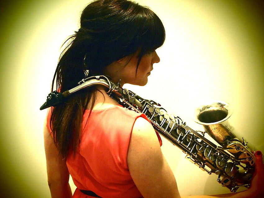 Cat on Sax - Music Band Hire Doncaster, South Yorkshire, Saxo Girl 高画質の壁紙