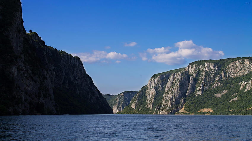 Altas falésias ao longo do rio Danúbio - Natureza papel de parede HD