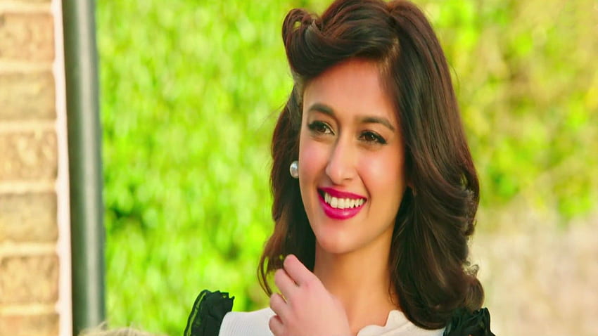 Ileana DCruz yang cantik dalam Rustom Bollywood Movie . Wallpaper HD