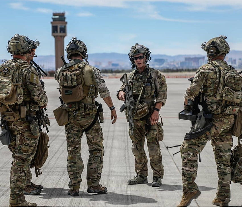 Cameron auf SPECIAL FORCES/ Green Berets 4. Spezialeinheiten, 75. Ranger-Regiment, Green Beret HD-Hintergrundbild