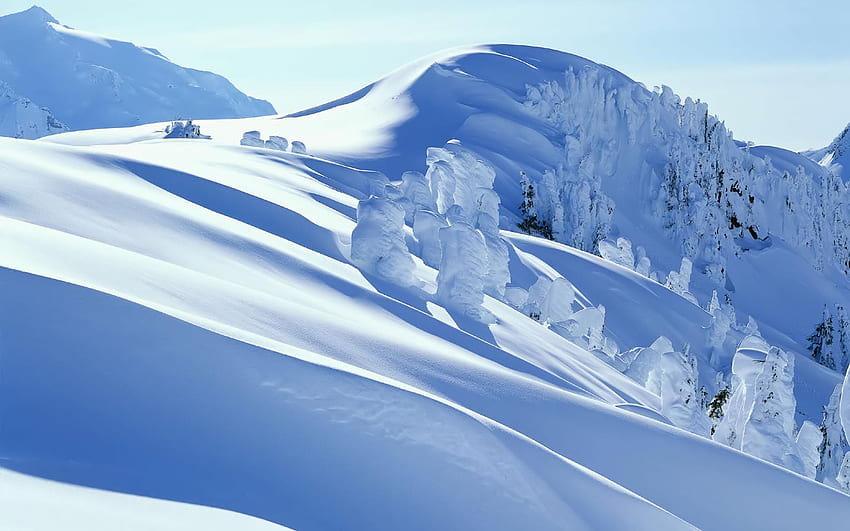 山 : 2018 年 2 月、雪をかぶった山 高画質の壁紙