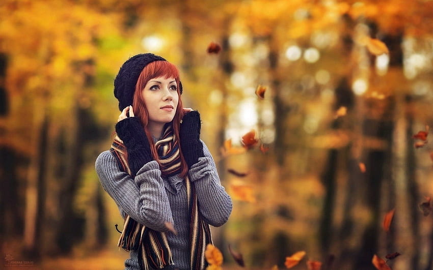 Dehors, femme rousse, rousse, forêt, arbres, femme, dehors, automne, chapeau Fond d'écran HD
