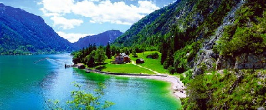 Lago di montagna, Tirolo, acqua verde smeraldo, casa, prato, bellissimo, lago, nuvole, Austria, fiordo delle Alpi, montagne, foresta Sfondo HD