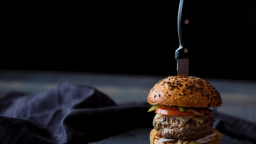 di hamburger e coltello non veg - Blue Boar Westminster Restaurant London Sfondo HD