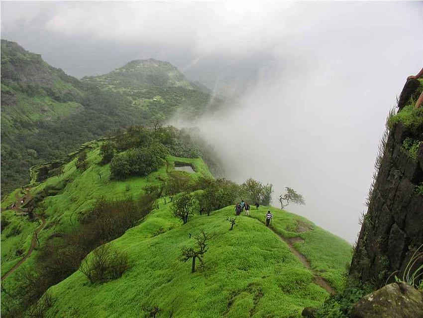 Lonavala: Watching the Wedding of Hills with Clouds HD wallpaper