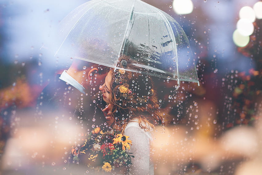 Romantischer Regenschirm des verheirateten Paars, der Jäten, Liebe, , Hintergrund und regnet HD-Hintergrundbild