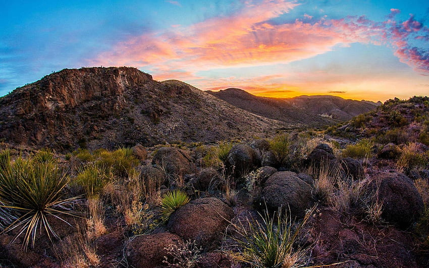 砂漠の丘の上の夕焼け空。 自然と風景、テキサス砂漠 高画質の壁紙