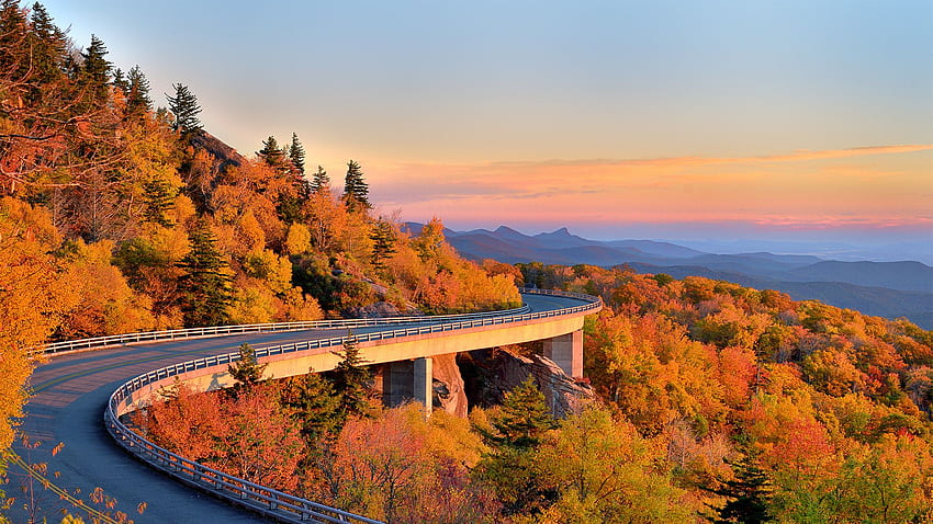 Blue Ridge Parkway, Caroline du Nord, États-Unis. Windows 10 SpotLight, chute des montagnes Blue Ridge Fond d'écran HD
