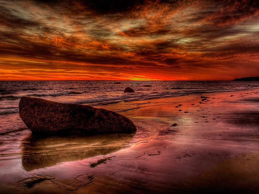 Red Sunset Sky Clouds Sandy Beach Sea Waves Rocks para teléfonos móviles y portátiles fondo de pantalla