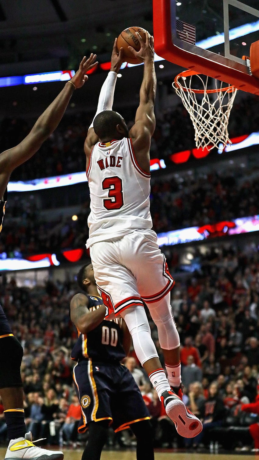 Rembobinage du joueur des Bulls: Dwyane Wade. Chicago Bulls. Dwyane Wade, Basket-ball, Joueurs de la Nba, Dwyane Wade Dunk Fond d'écran de téléphone HD