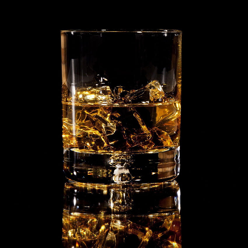 Whisky . Whisky, baril de whisky souterrain et boissons au whisky Fond d'écran de téléphone HD