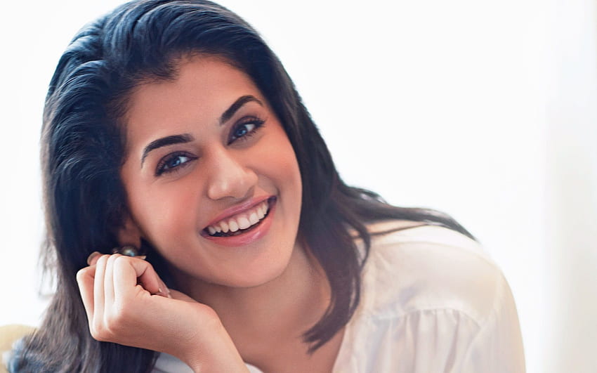 Taapsee Pannu HD wallpaper