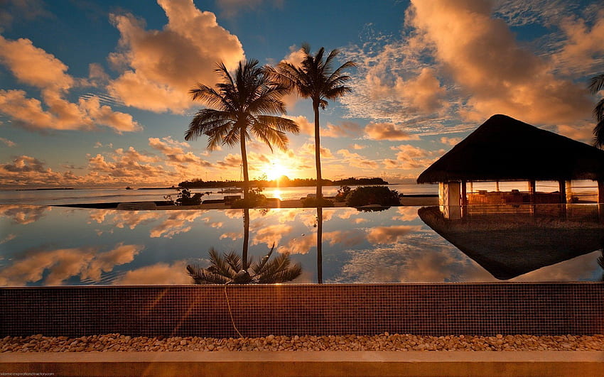 Edificio, Hotel, Resort, Playa, Costa redimensionado, Impresionante paisaje de puesta de sol fondo de pantalla