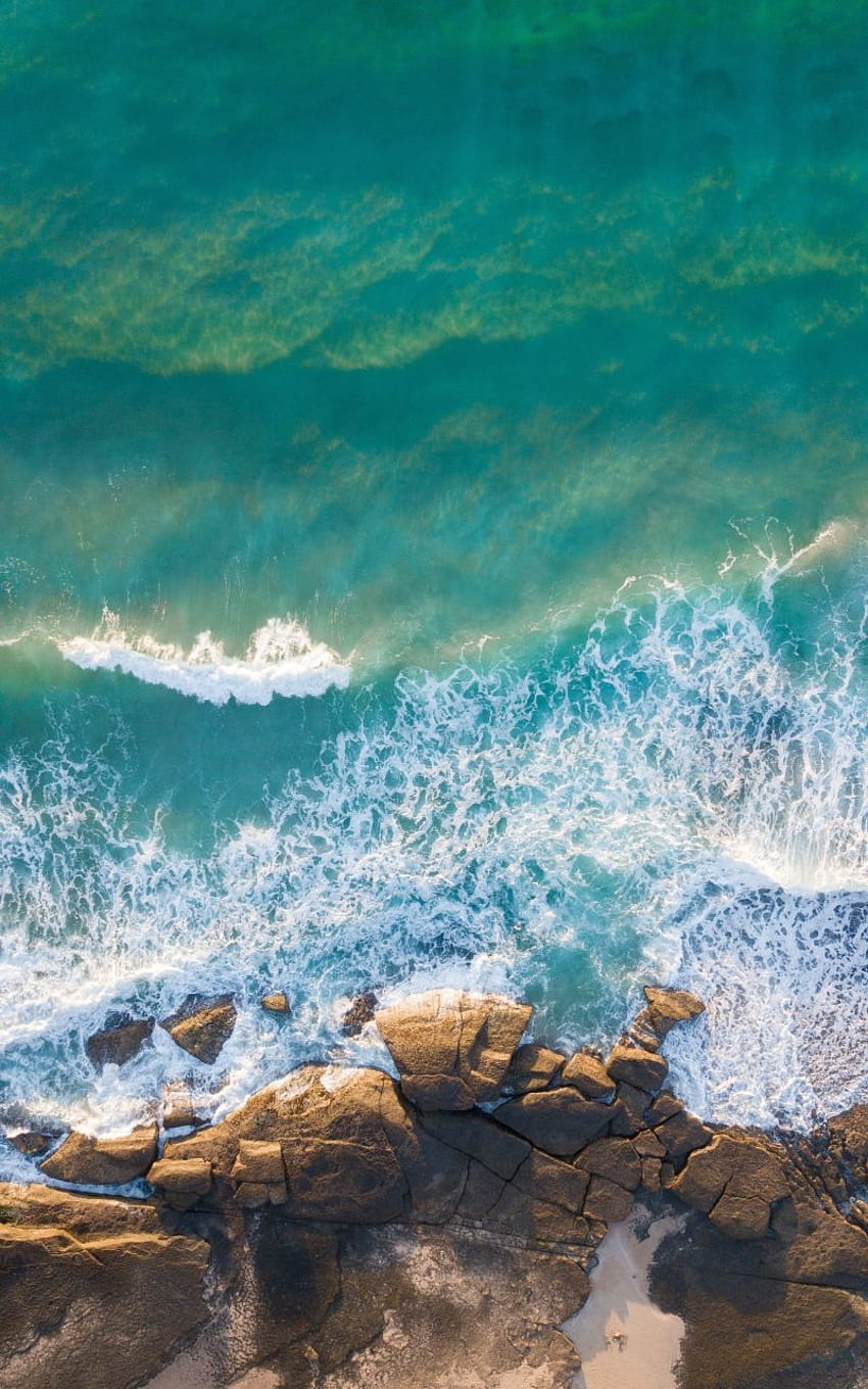 Крайбрежие, скали, синьо зелено море, морски вълни, изстрел с дрон, природа, Samsung Galaxy Note Gt N7000, Meizu Mx 2, фон, 800 X 1280 вълни HD тапет за телефон
