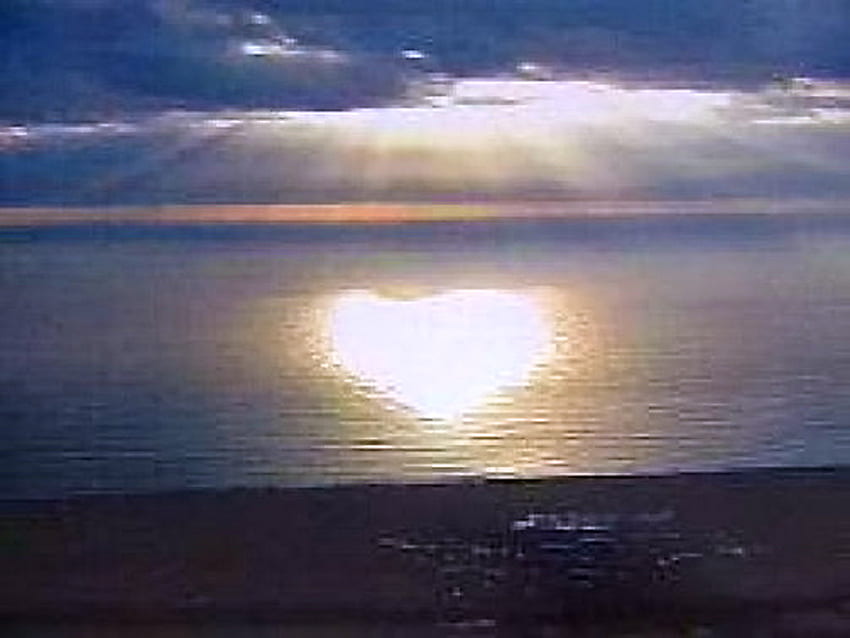 някой те обича, лъчи, бряг, отражение, слънчева светлина, облаци, небе, форма на сърце HD тапет