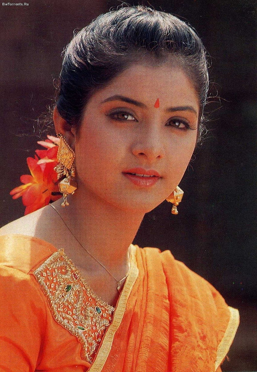 Sonu เกี่ยวกับ DIVYA BHARTI Divya Bharathi นักแสดงหญิงชาวอินเดียที่สวยงาม วอลล์เปเปอร์โทรศัพท์ HD