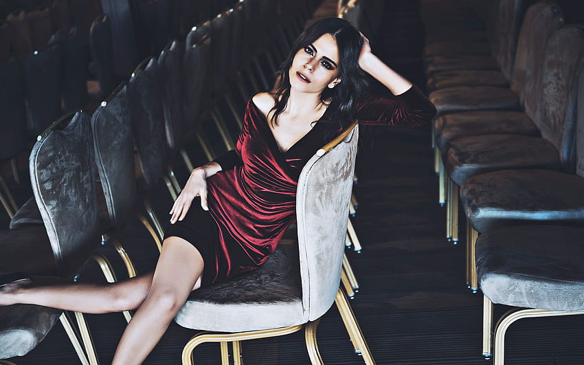 Simge Sagin, gaun merah, 2018, penyanyi turki Wallpaper HD