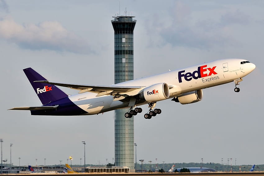 Paris Havaalanında FedEx Express Boeing 777F Kalkış. Uçak Galerileri HD duvar kağıdı