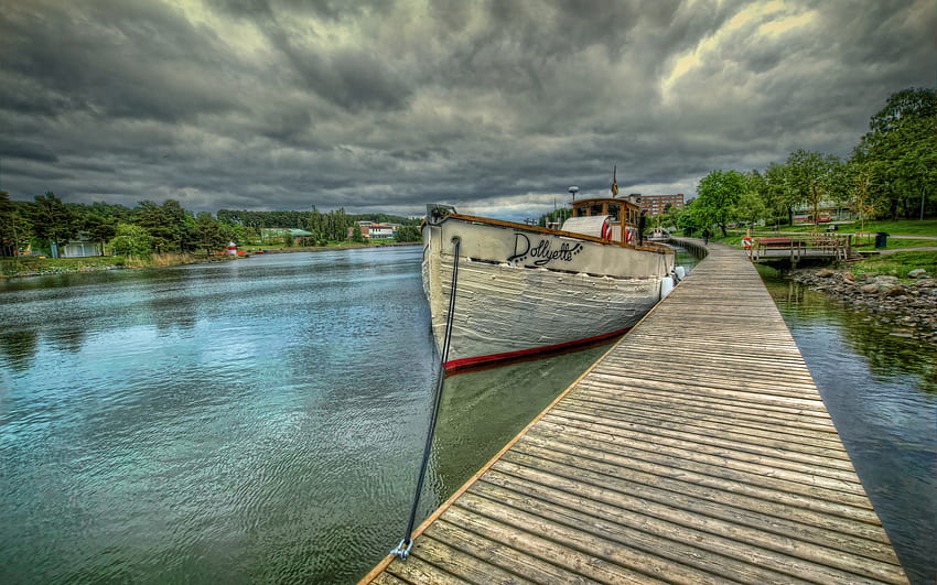Beautiful View, boat, town, colors, pier, peaceful, houses, boats, trees, house, grass, tree, lake, stones, leaves, green, view, sailing, nature, lovely, storm, walk, beauty, sailboats, reflection, amazing, road, water, architecture, path, beautiful, sailboat, stormy, clouds, sky, splendor, evening HD wallpaper