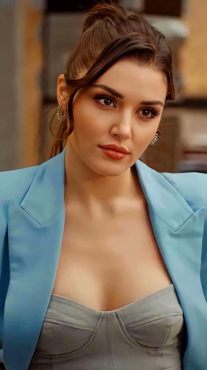 Ханде Ерчел, турска актриса HD тапет за телефон