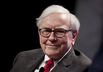 Berkshire Hathaway's Warren Buffett remembers meeting Charlie Munger HD ...
