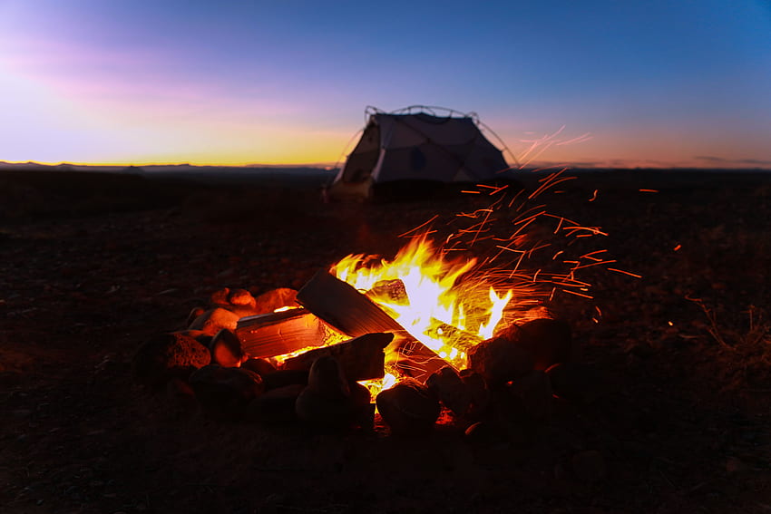 Campfire at a Campsite Ultra HD wallpaper