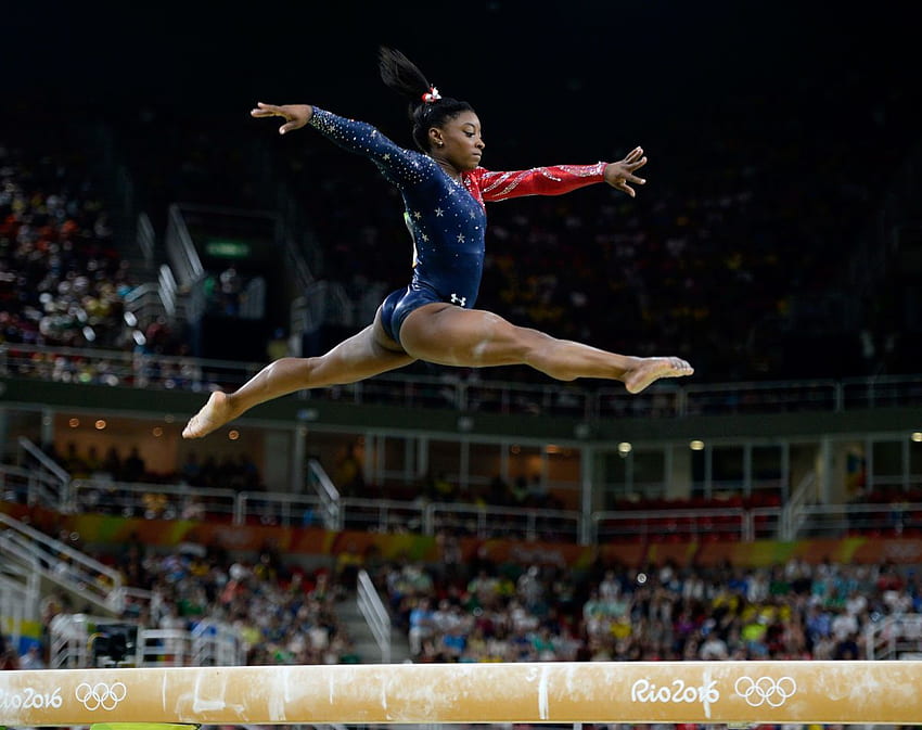 Simone Biles Dominates at the Gymnastics World Championships, Even When She  Falls