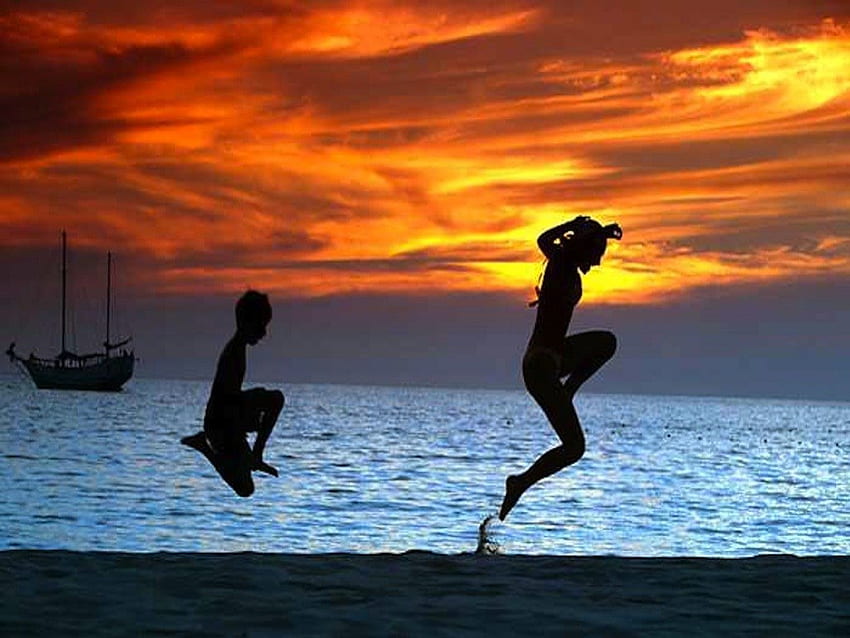Silhouettes of Children on the Beach, shadow, children, graphy, beach, play, artistic, creative, dramatic, silhouette, sunset HD wallpaper