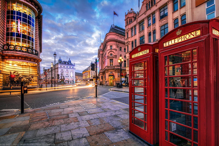 Czerwone budki telefoniczne na Piccadilly Circus, Londyn, Anglia. Londyn, Londyn, Anglia, Anglia Tapeta HD