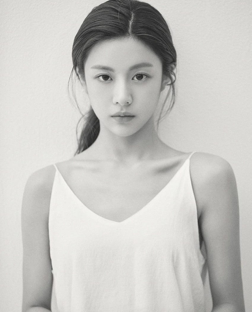 Aktorki, których profile stały się gorącymi tematami dzięki oszałamiającym efektom wizualnym – Star247 Entertainment, Go Yoon Jung Tapeta na telefon HD