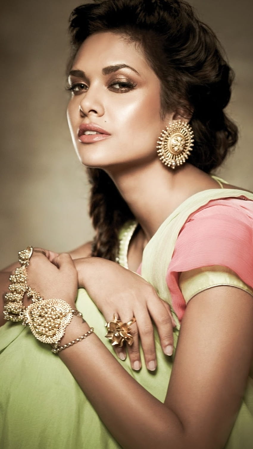 Esha Gupta, Bollywood HD-Handy-Hintergrundbild
